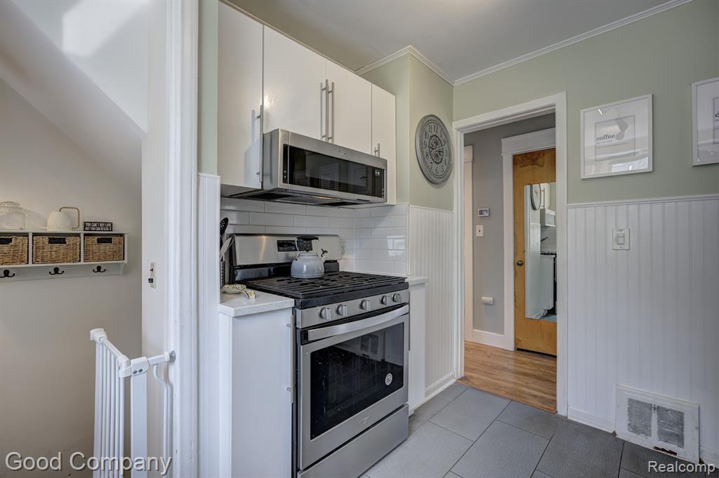 809 MEADOWDALE Street, Ferndale, MI 48220 — Photo 18