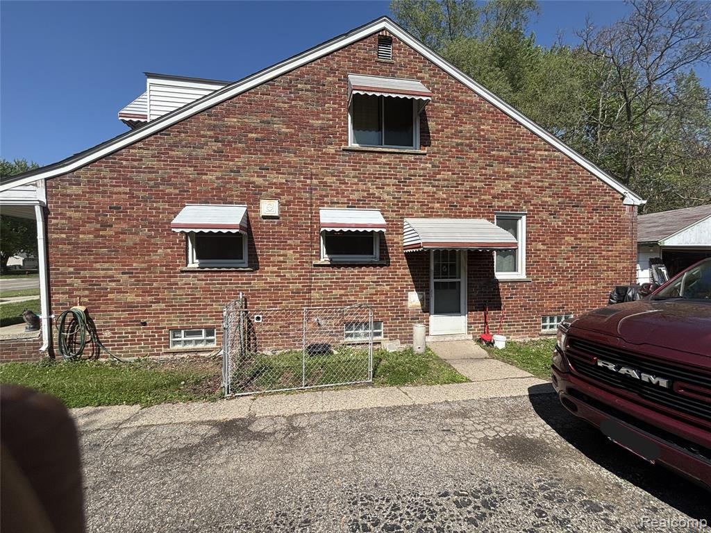 915 E 14 Mile Road, Commerce Twp, MI — Photo 2