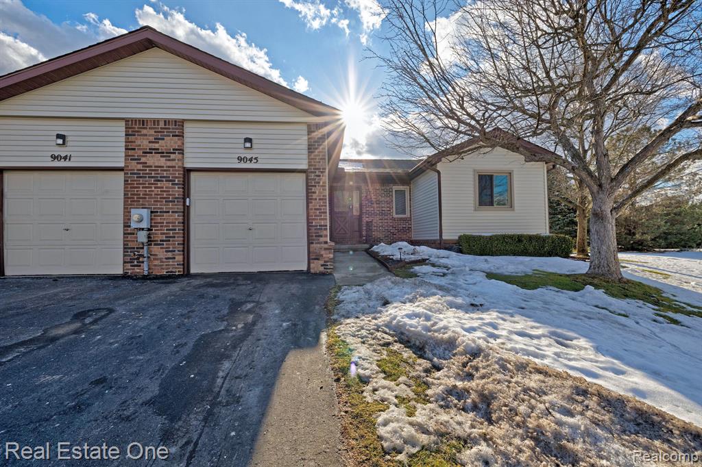 9045 E BLUEWATER Drive, Clarkston, MI 48348 — Photo 39