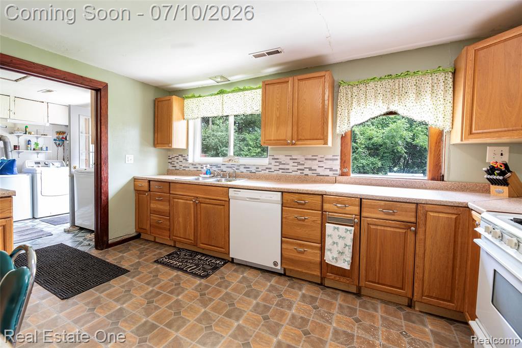 875 S Grey Road, Auburn Hills, MI 48326 — Photo 6