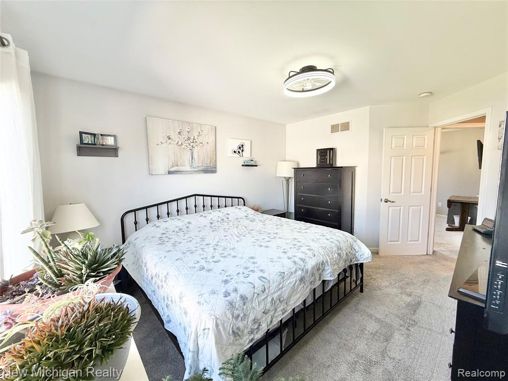 8205 Peninsula Circle, Grand Blanc, MI 48439 — Photo 16