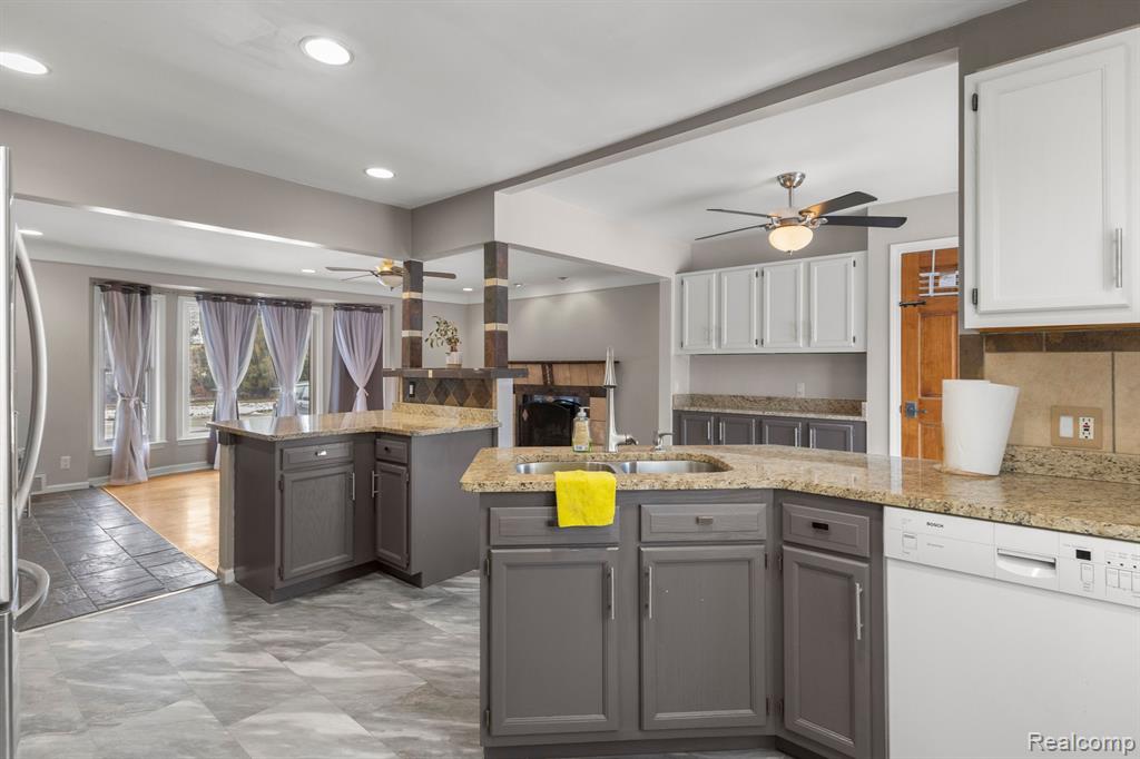 4255 SAMOSET Road, Royal Oak, MI 48073 — Photo 15