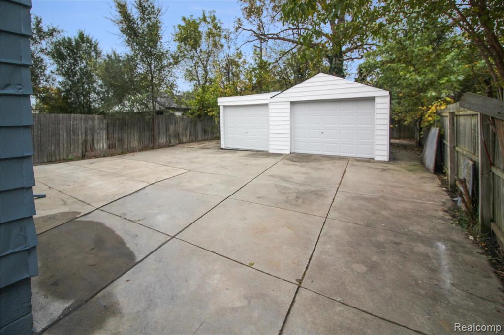 20560 DRESDEN Street, Detroit, MI 48205 — Photo 3