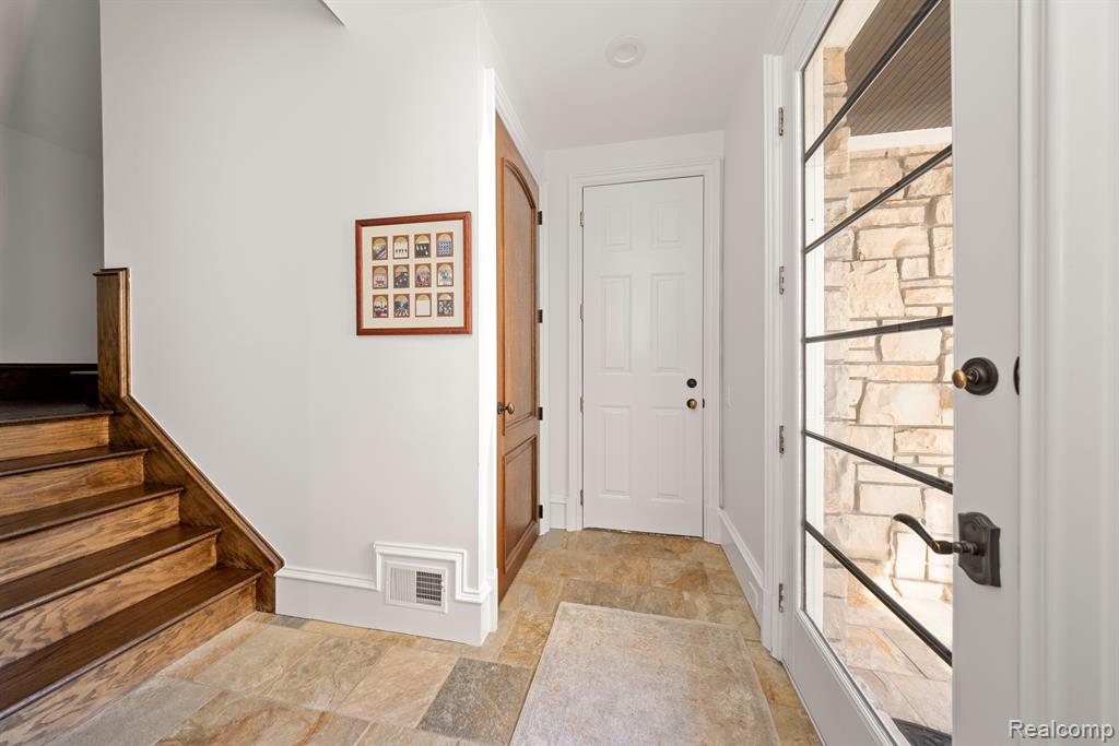 4326 COMMERCE Road, Orchard Lake Village, MI 48324 — Photo 29