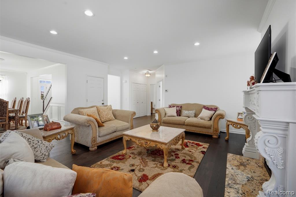 42575 Silverwood Drive, Sterling Heights, MI 48314 — Photo 9