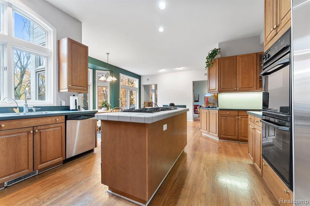 6775 Carlyle Crossing, West Bloomfield, MI — Photo 28