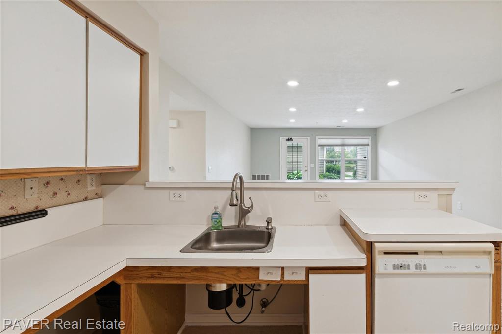 1565 WEATHERSTONE Drive, Ann Arbor, MI 48108 — Photo 16