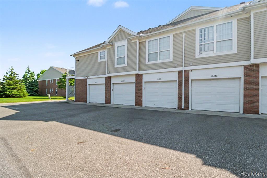 16339 Chatham Drive, Macomb, MI 48044 — Photo 23