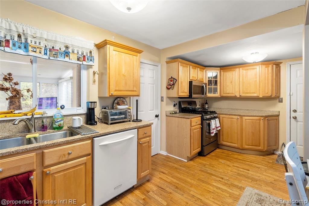 16219 Elizabeth Street, Beverly Hills, MI 48025 — Photo 6