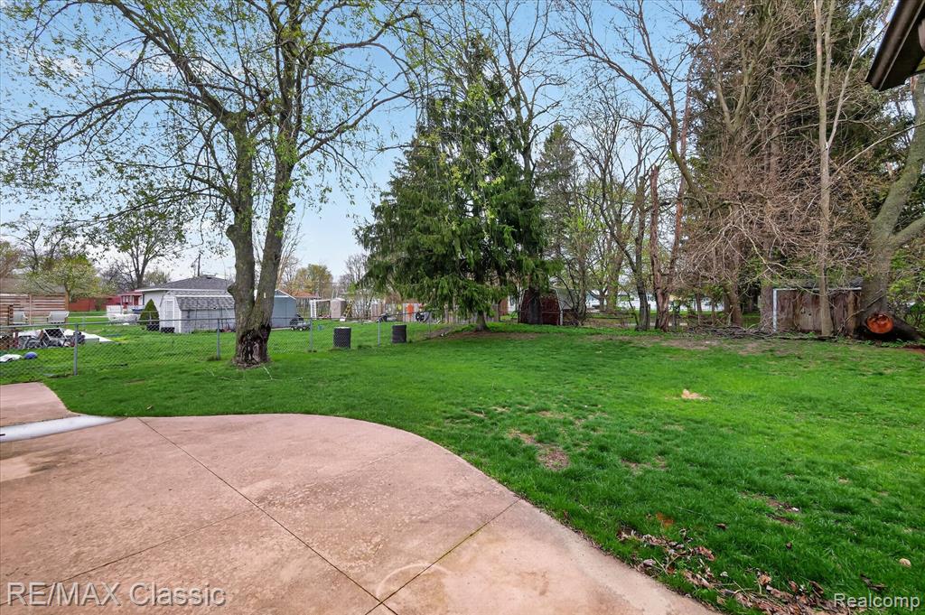 430 Sherwood Court, Holly, MI 48442 — Photo 35