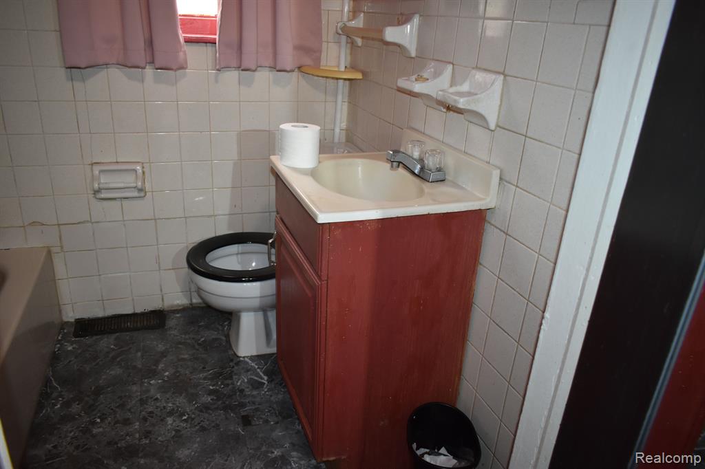 21004 PARKSIDE Boulevard, Ferndale, MI 48220 — Photo 8