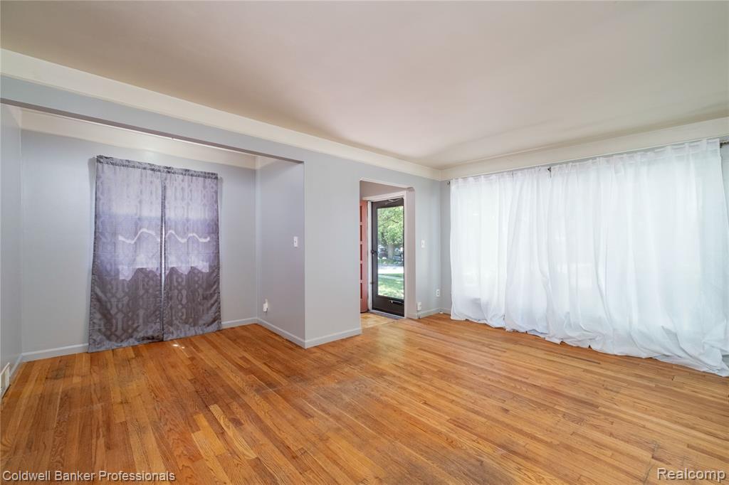 9388 Salem, Redford, MI 48239 — Photo 4