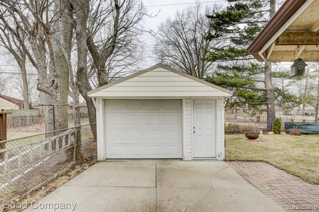 29329 Tawas Street, Madison Heights, MI 48071 — Photo 38