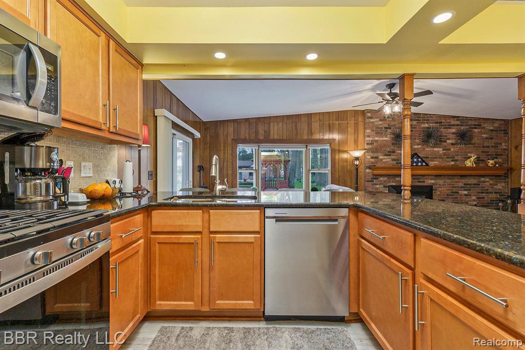 13842 HERITAGE Street, Riverview, MI 48193 — Photo 10