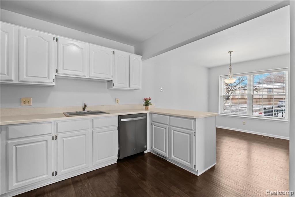 21106 W Glen Haven Circle, Novi, MI 48167 — Photo 12