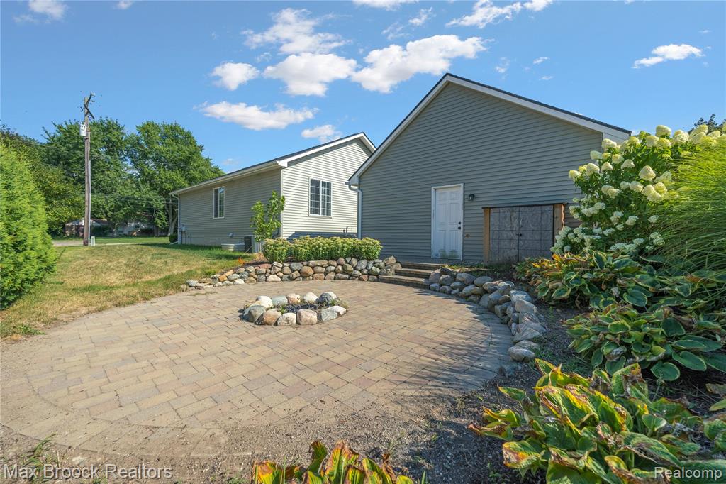 694 S Squirrel Road, Auburn Hills, MI 48326 — Photo 35