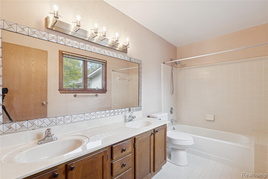 9502 Fenwin Drive, Grand Blanc, MI 48439 — Photo 25