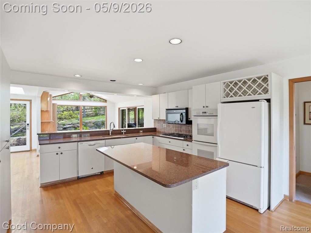 6733 Bloomfield Lane, West Bloomfield, MI — Photo 16