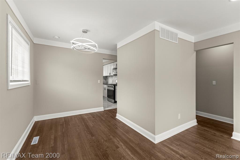 4652 Raymond Avenue, Dearborn Heights, MI 48125 — Photo 10