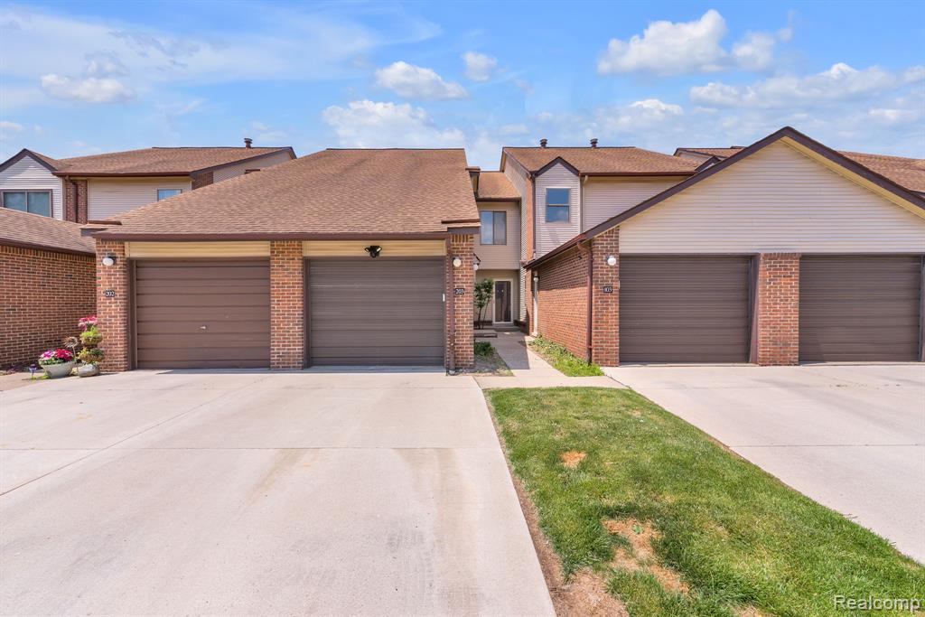 6689 Ridgefield Circle, 203, West Bloomfield, MI — Photo 23