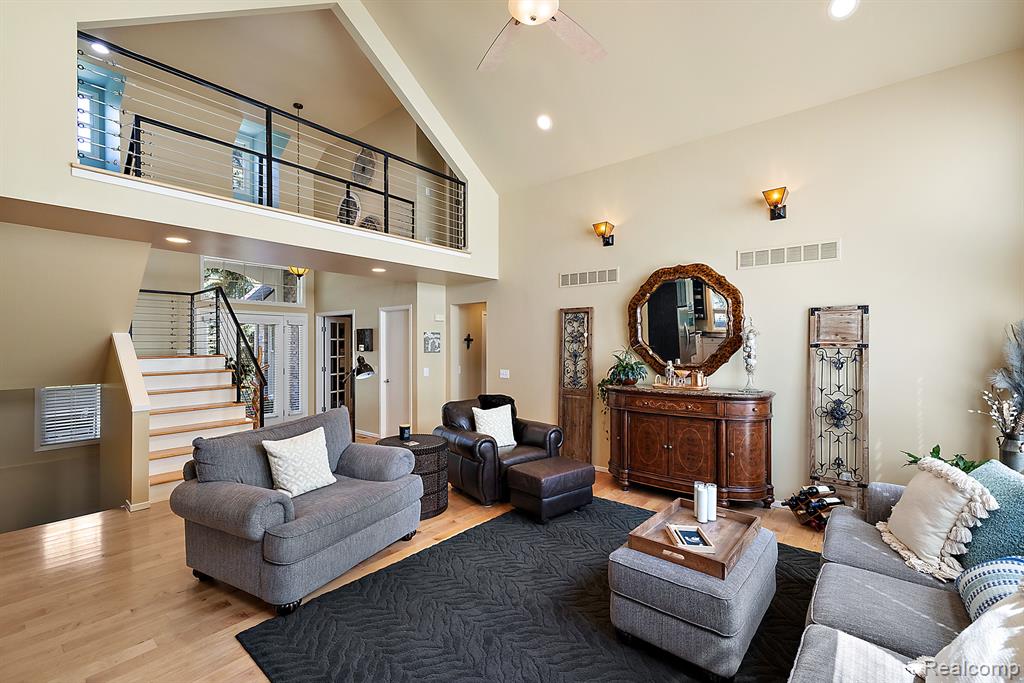 733 LONGFORD Drive, Rochester Hills, MI 48309 — Photo 11
