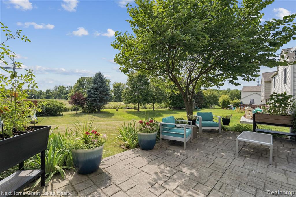 4900 Meadow Crest Circle, Holly, MI 48442 — Photo 32