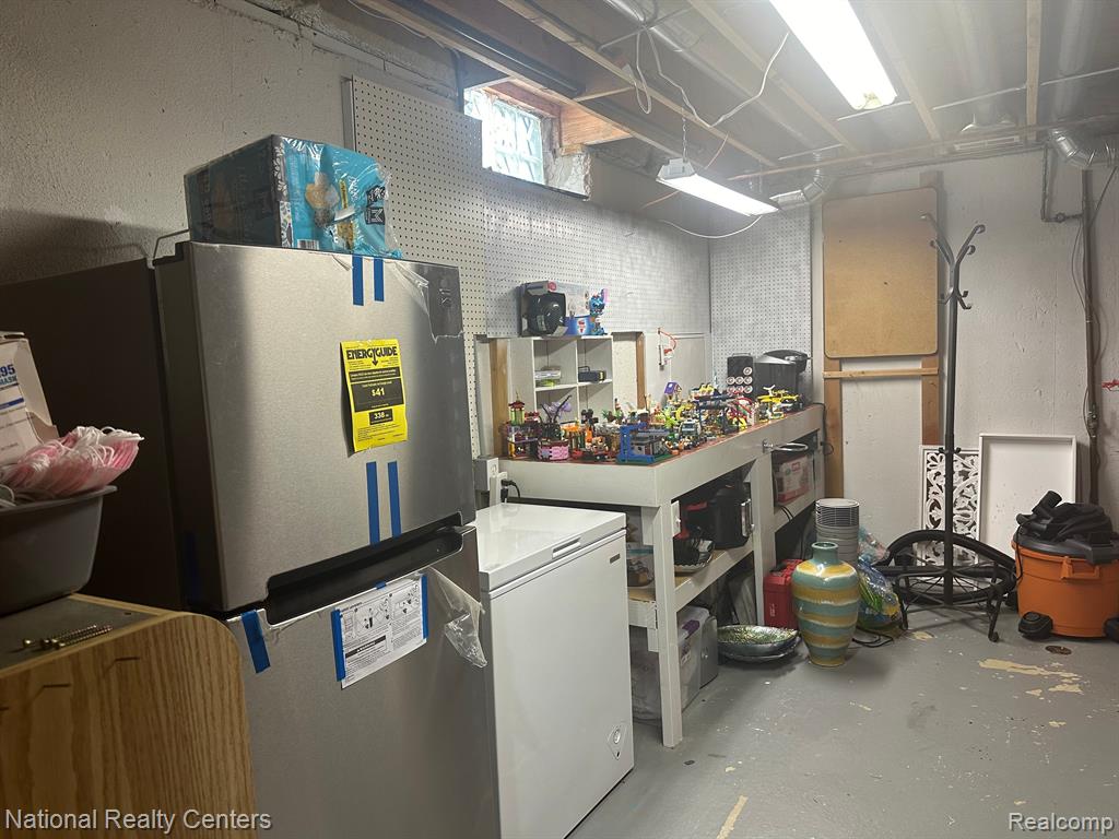 599 PHEASANT WOODS DR, Canton, MI 48188 — Photo 27
