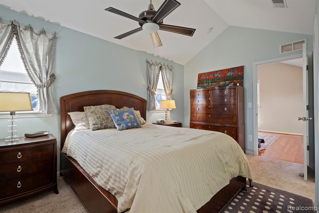 917 CEDARHILL Drive, Royal Oak, MI 48067 — Photo 18