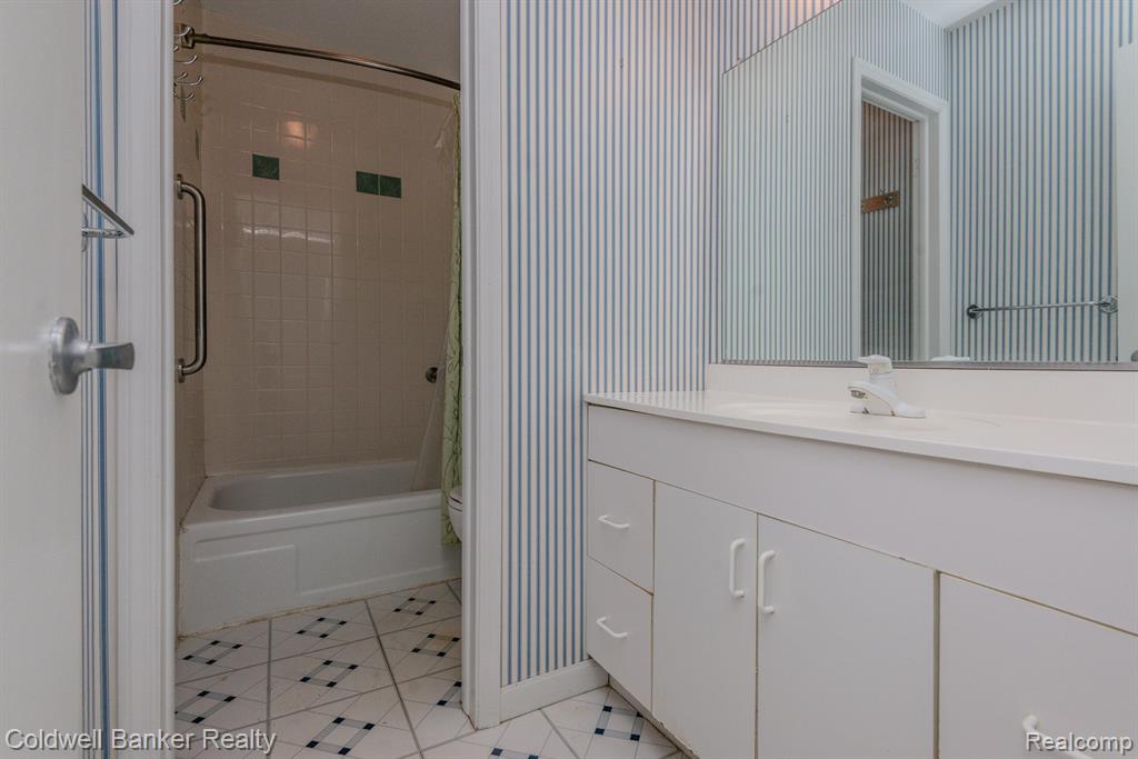 759 PENINSULA, Ann Arbor, MI 48105 — Photo 35