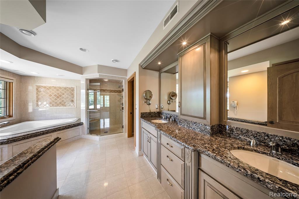 9281 Island Drive, Grosse Ile, MI 48138 — Photo 39