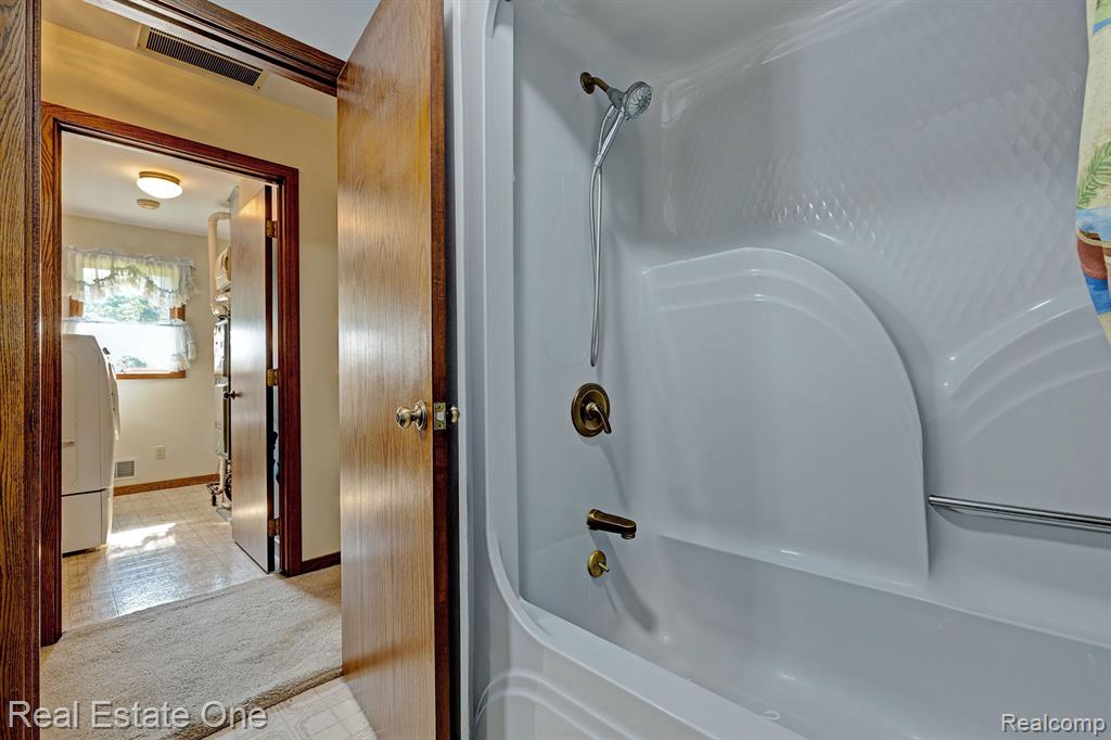 2225 LYNN Road, Sanford, MI 48657 — Photo 45