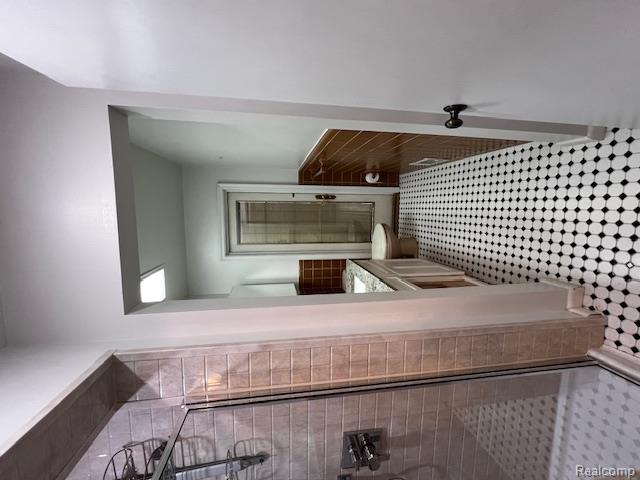 451 MAISON Road, Grosse Pointe Farms, MI 48236 — Photo 9