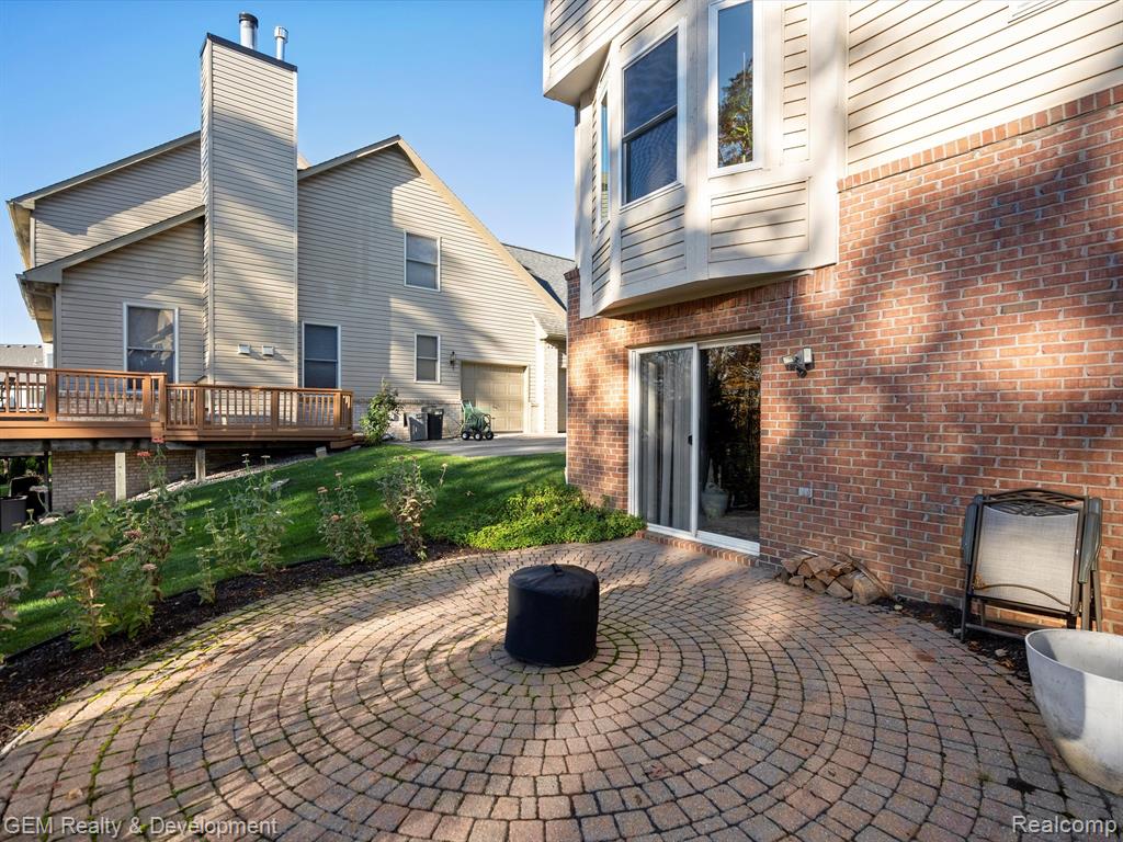 4163 DELPHINE Drive, Wixom, MI 48393 — Photo 36