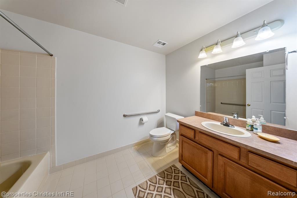 1758 FLAGSTONE Circle, 3, Rochester, MI 48307 — Photo 17