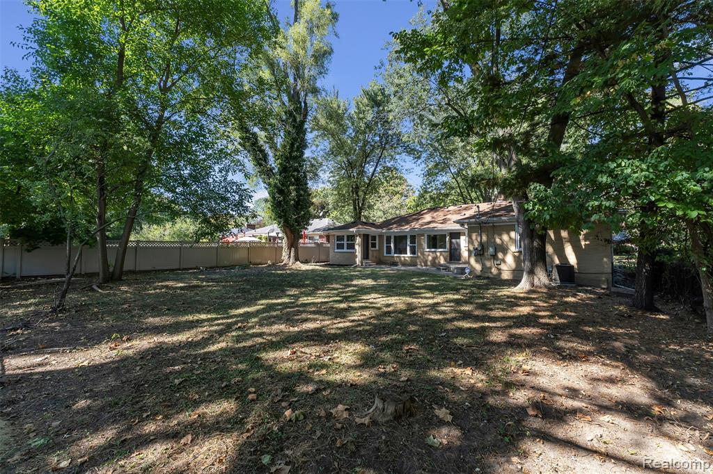 18755 Cambridge Boulevard, Lathrup Village, MI 48076 — Photo 55