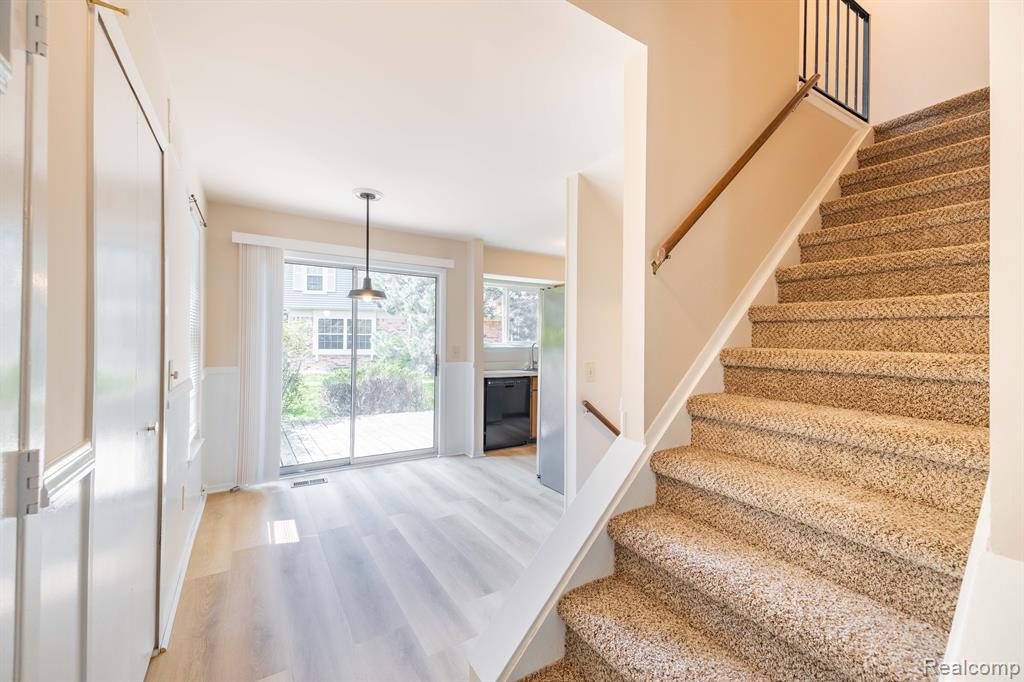 2960 WHITTIER Court, Ann Arbor, MI 48104 — Photo 4