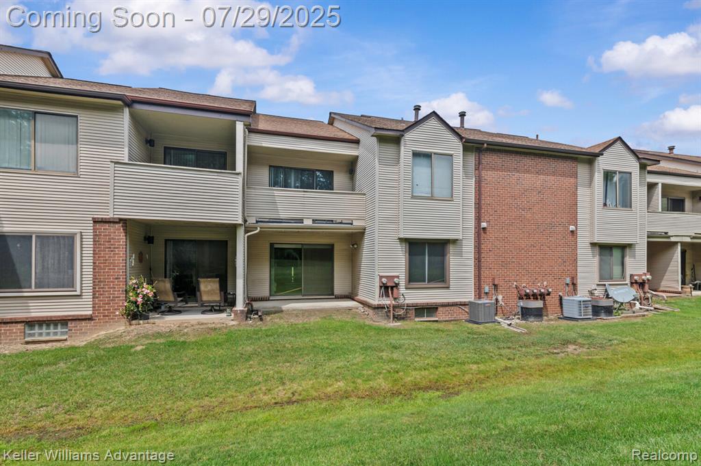 6660 Ridgefield Circle, 104, West Bloomfield, MI — Photo 31