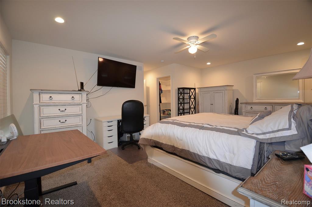 350 Fountain Park Drive, Waterford, MI 48327 — Photo 22