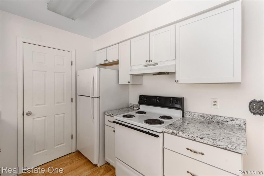 8060 MOUNTAIN VIEW, White Lake, MI — Photo 17