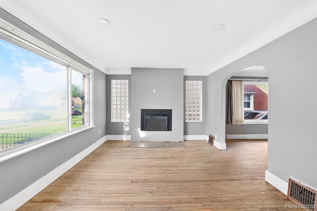 12716 Wilshire Drive, Detroit, MI 48213 — Photo 2