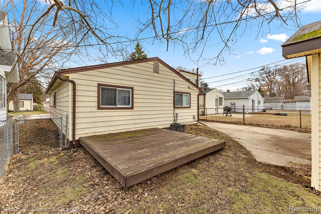 27423 Groveland Street, Madison Heights, MI 48071 — Photo 29
