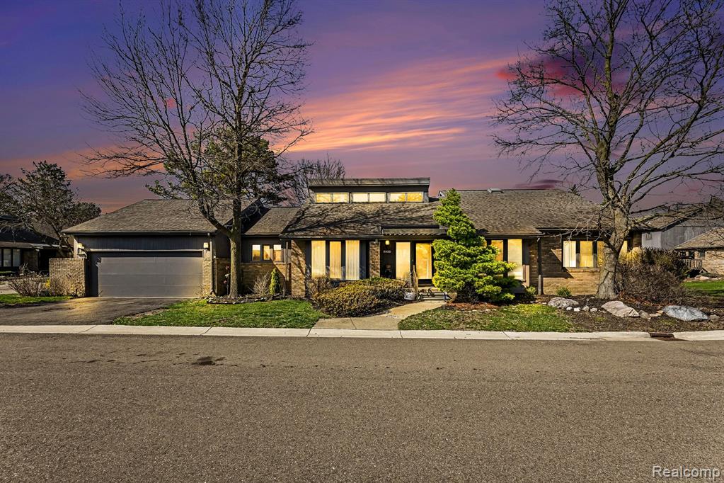 5950 Pinetree Drive, West Bloomfield, MI
