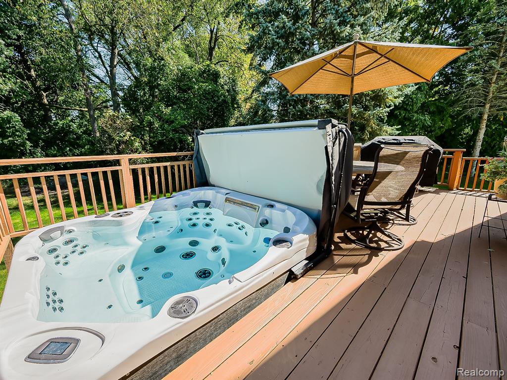 2517 Pine Drive, Wixom, MI 48393 — Photo 22