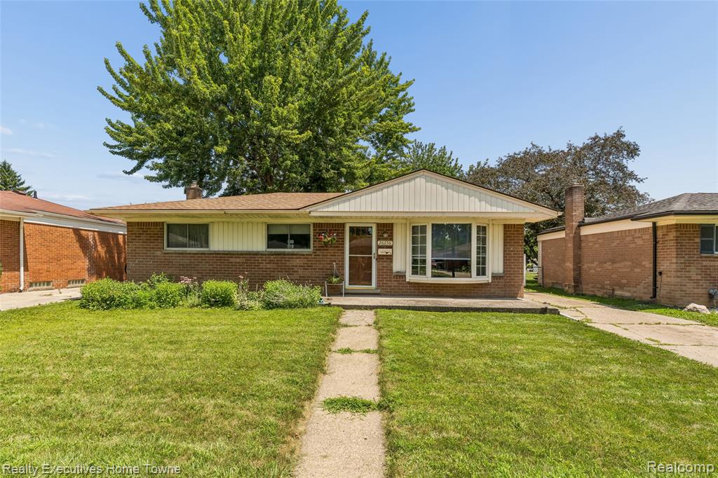 26256 Patricia Avenue, Warren, MI 48091