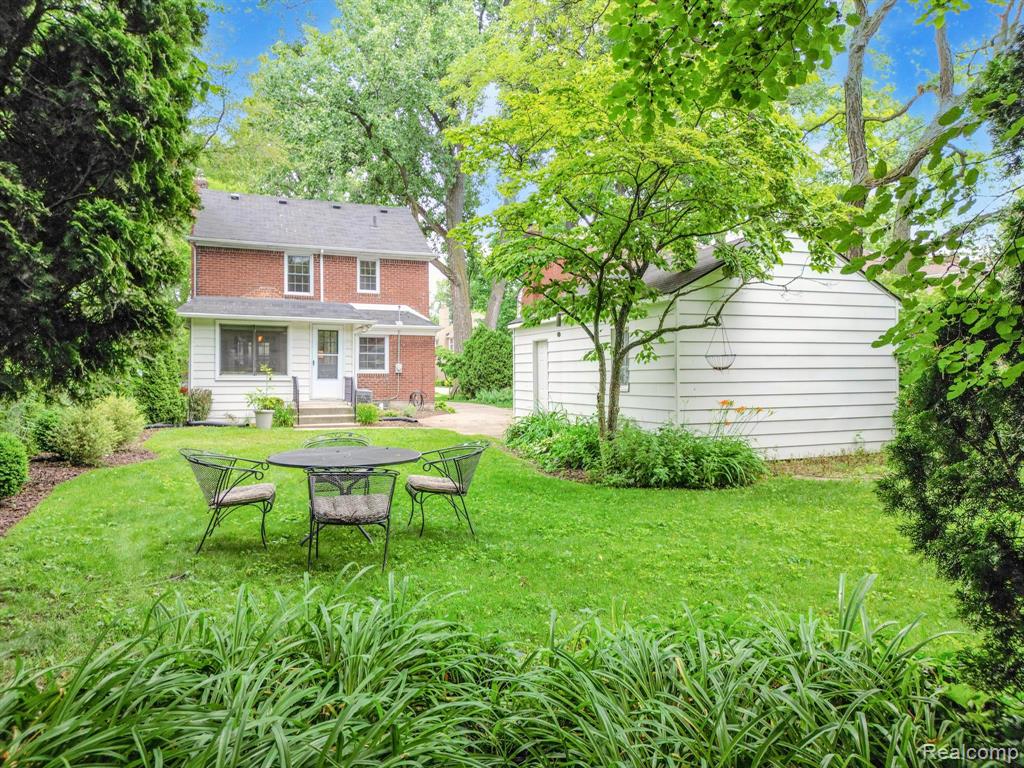 421 Maison Road, Grosse Pointe Farms, MI 48236 — Photo 35