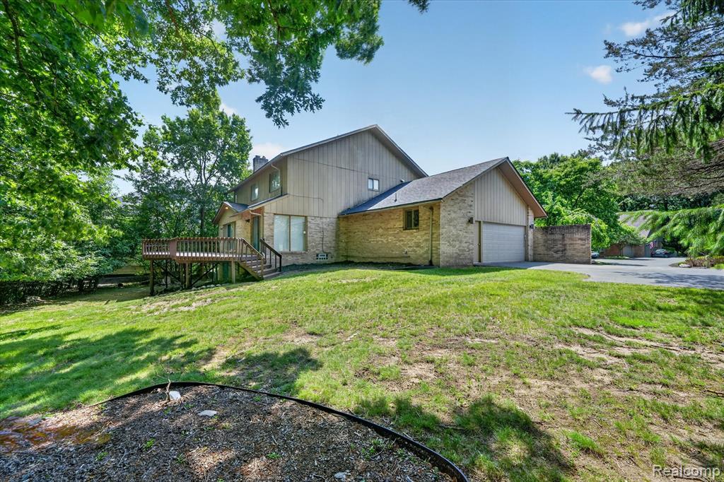 6153 Pickwood Drive, West Bloomfield, MI — Photo 28