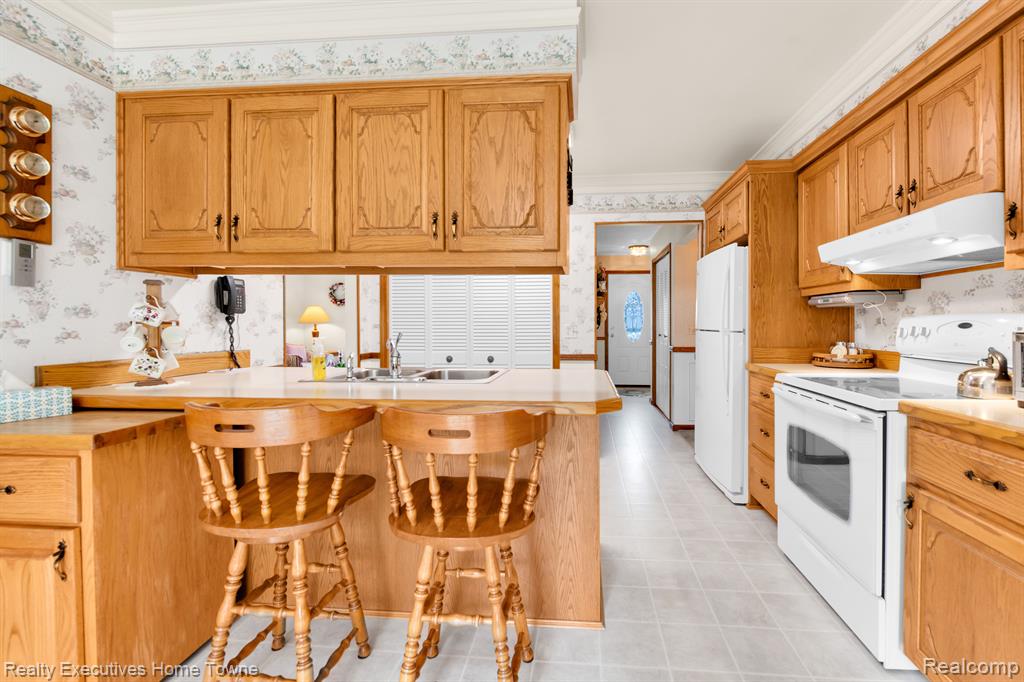 4681 BUCKINGHAM Drive, Port Huron, MI 48060 — Photo 8