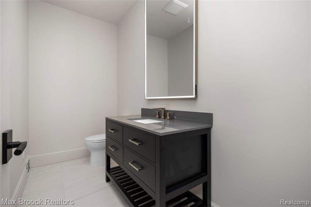 1888 W Tahquamenon Court, Bloomfield Hills, MI 48302 — Photo 29