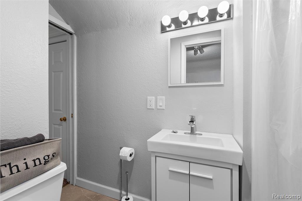 4400 Louella Drive, Waterford, MI 48329 — Photo 41