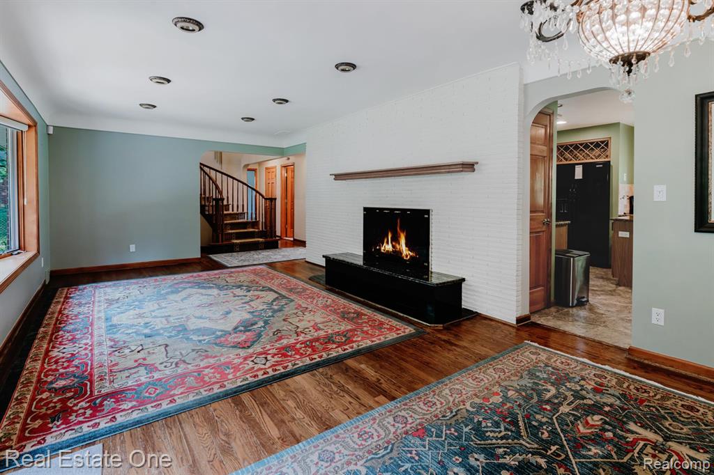 454 Lesdale Drive, Troy, MI 48085 — Photo 13